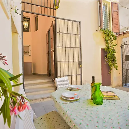 Casa Maria Vittoria 別荘 カンネロ・リヴィエーラ